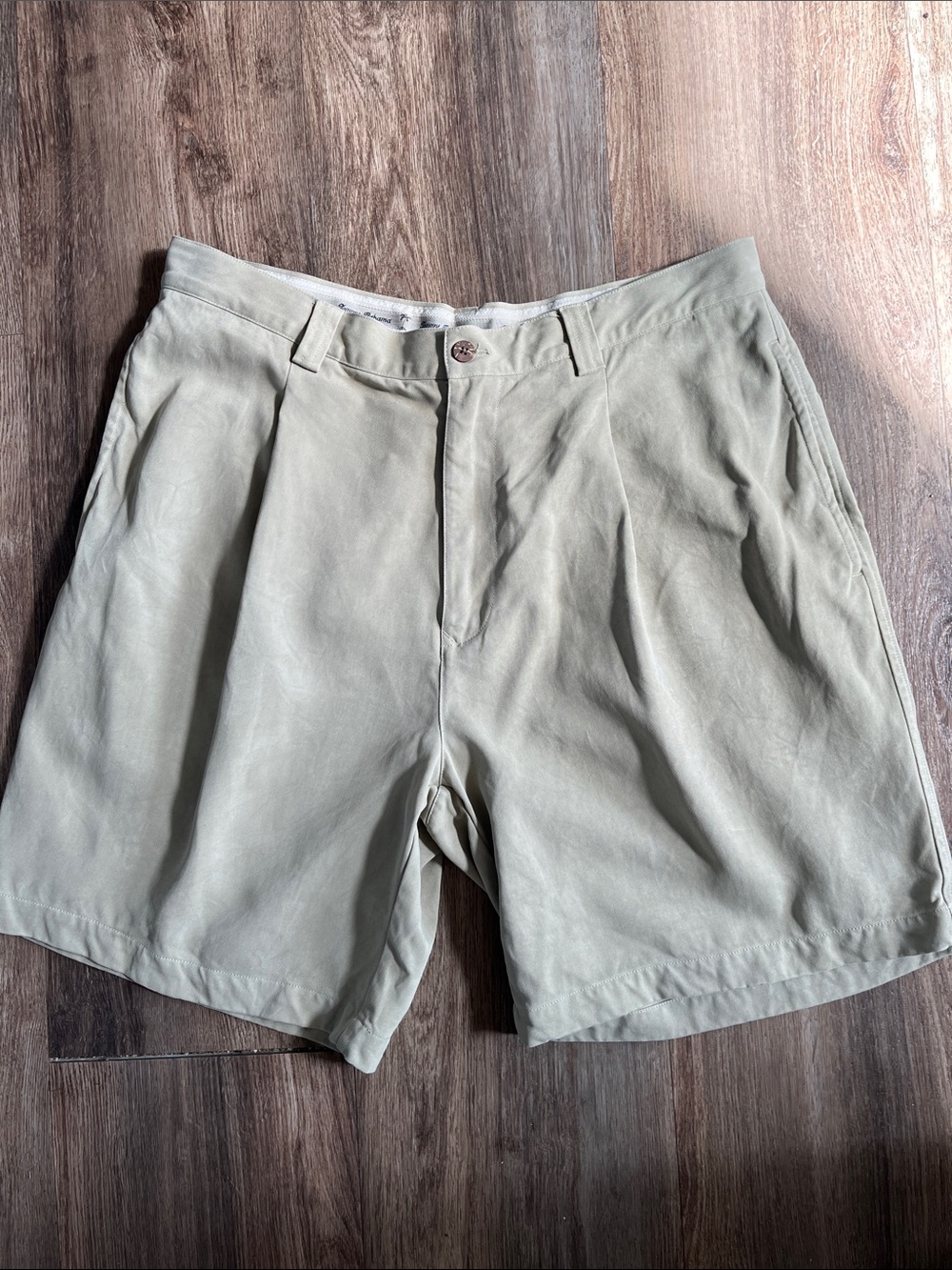 Tommy Bahama Men's Relax Pleated Silk Chino Shorts Khaki Tan Size 36